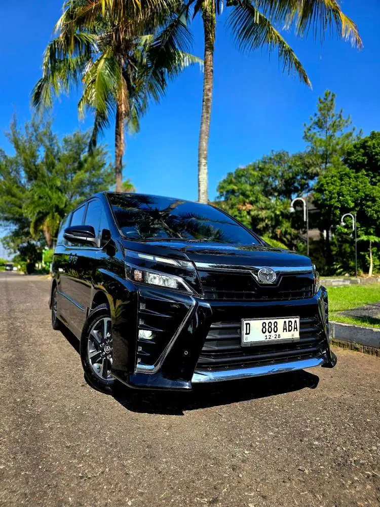Toyota Voxy 2.0 2018 AT 2019