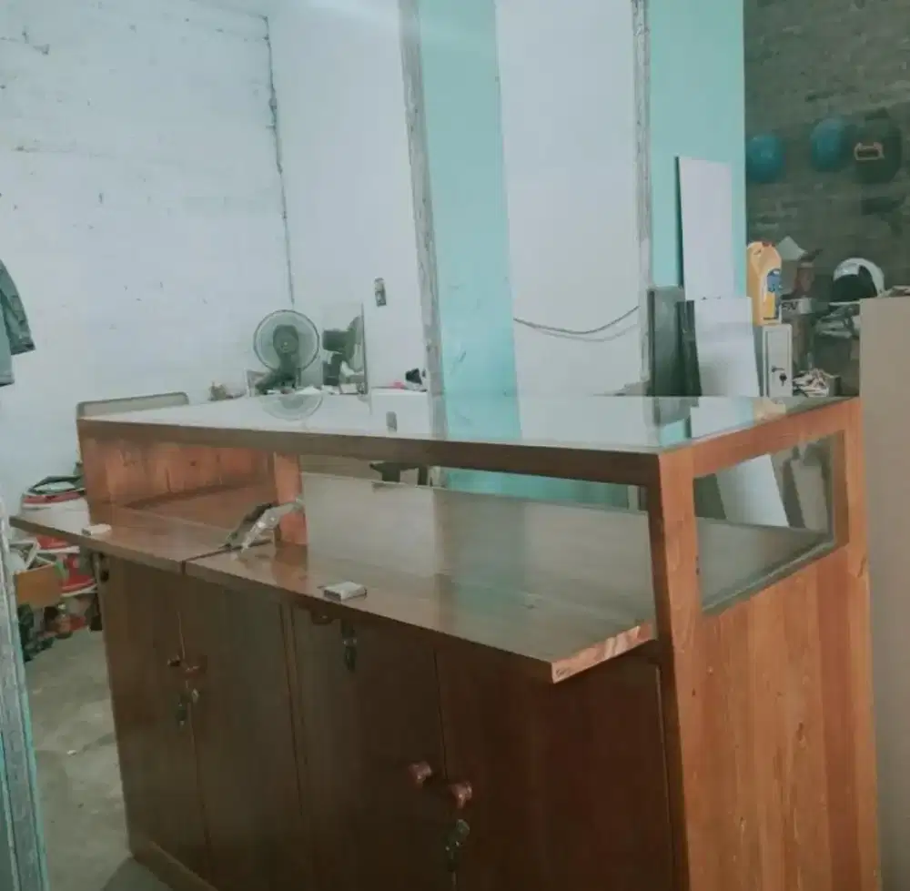 Etalase kabinet minimalis