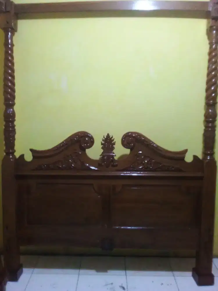 Tempat tidur Jati seperti baru