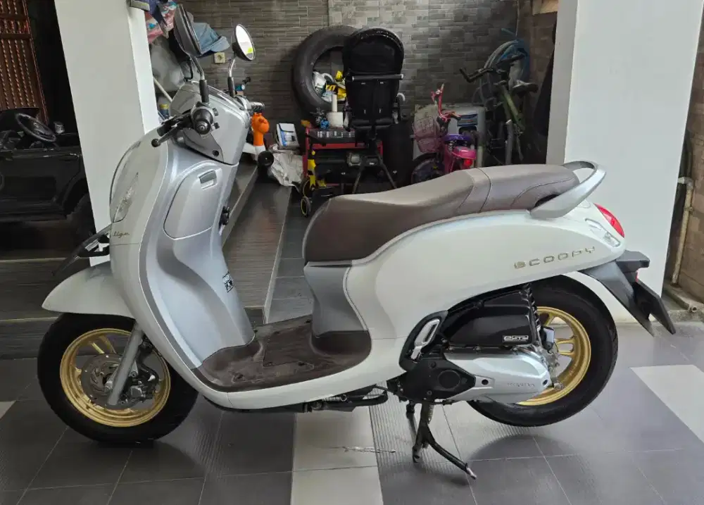 Honda scoopy prestige 2021 white