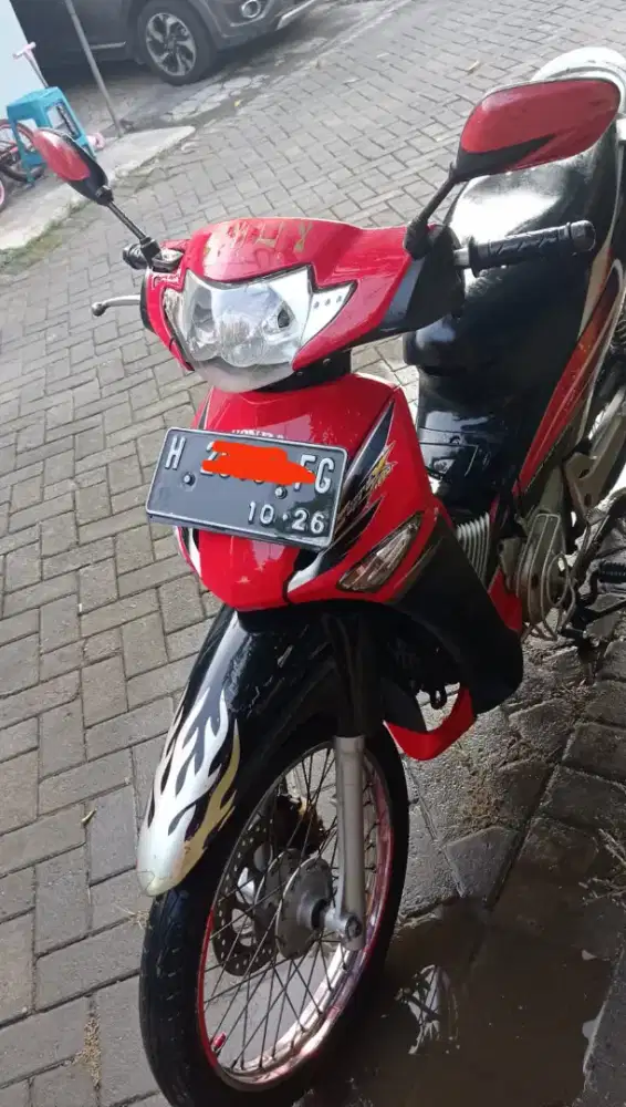Supra X 125 warna Merah Putih