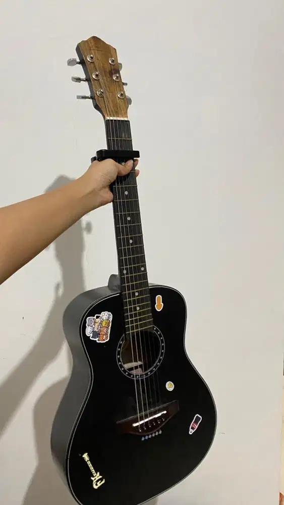 Gitar Hitam Biasa