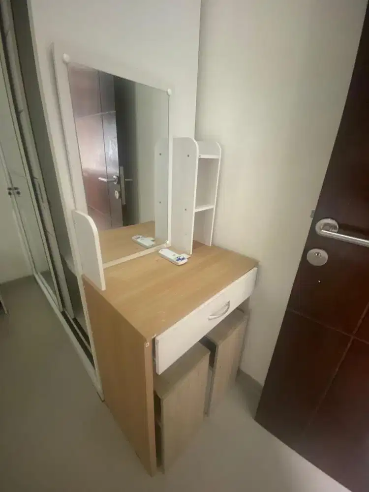 Meja Rias Dan Bangku