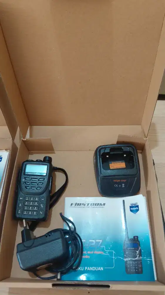 HANDIE TALKIE WALKIE. FIRSTCOM 2 PCS. SEPASANG