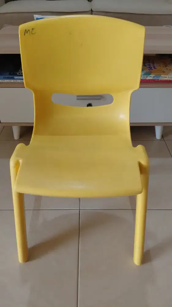 KURSI ANAK INFORMA. KUAT. WARNA KUNING