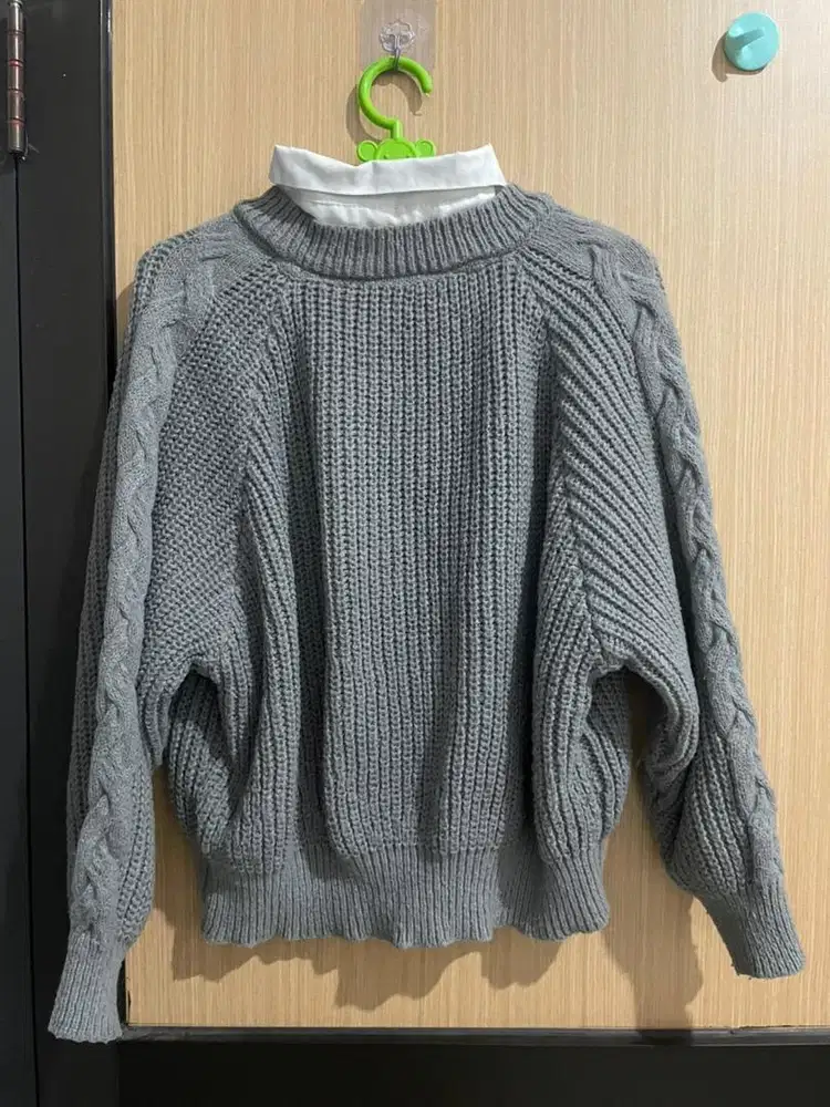Sweater Rajut Abu Like New