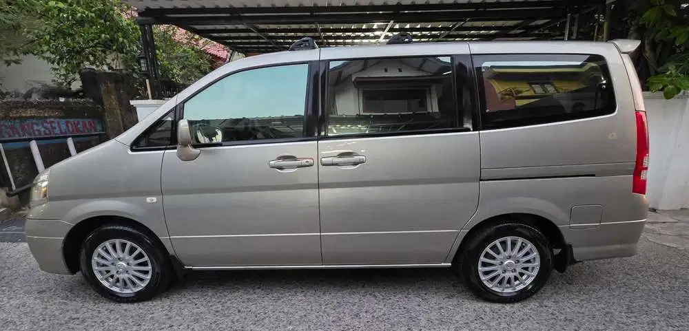 《 KM 60 RB》Nissan Serena 2010 CT ANTIK