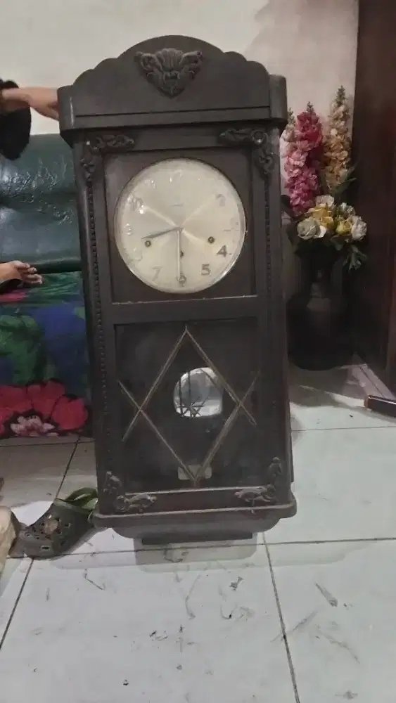 Jam dinding antik