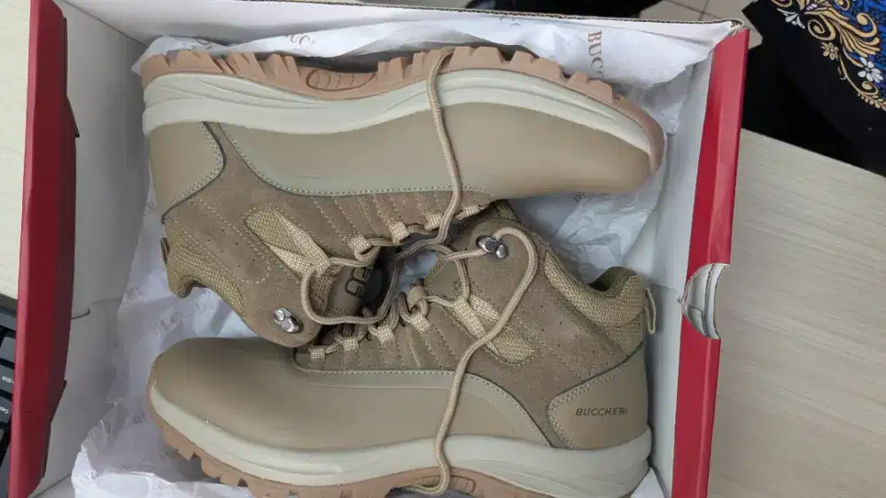 Sepatu Buccheri Lidio 42, Baru