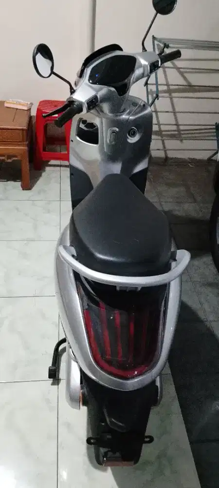 Sepeda Motor Listrik baru.