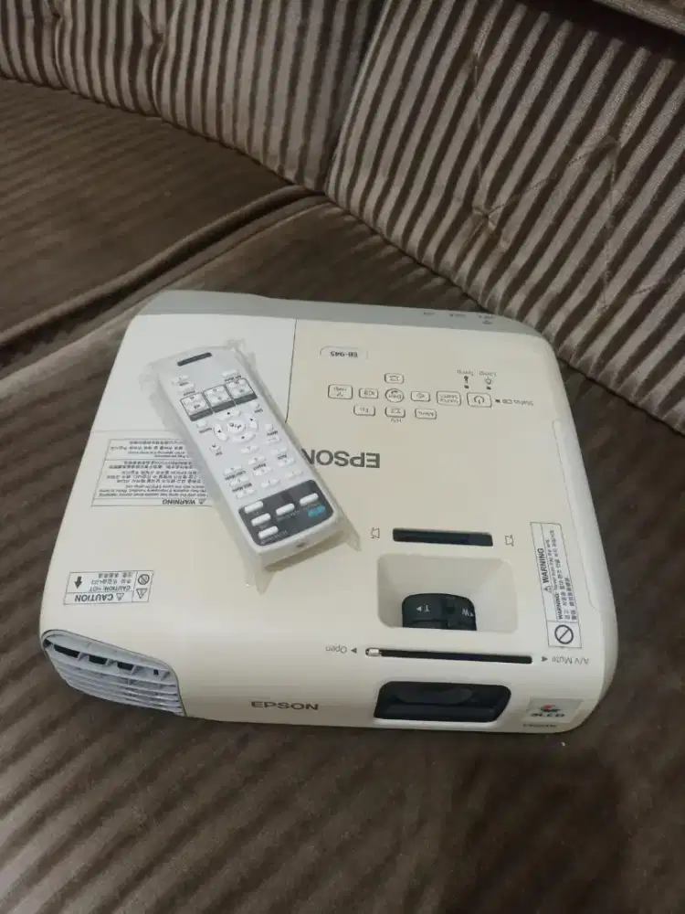 Proyektor Epson EB 945