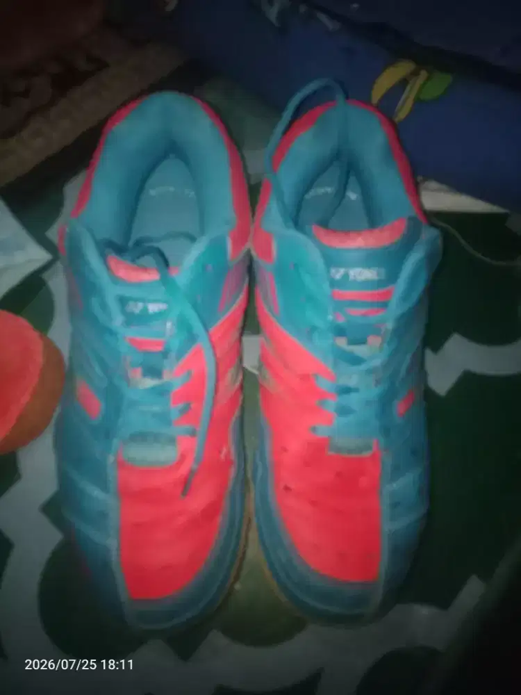 sepatu. olahraga YONEX AE05
