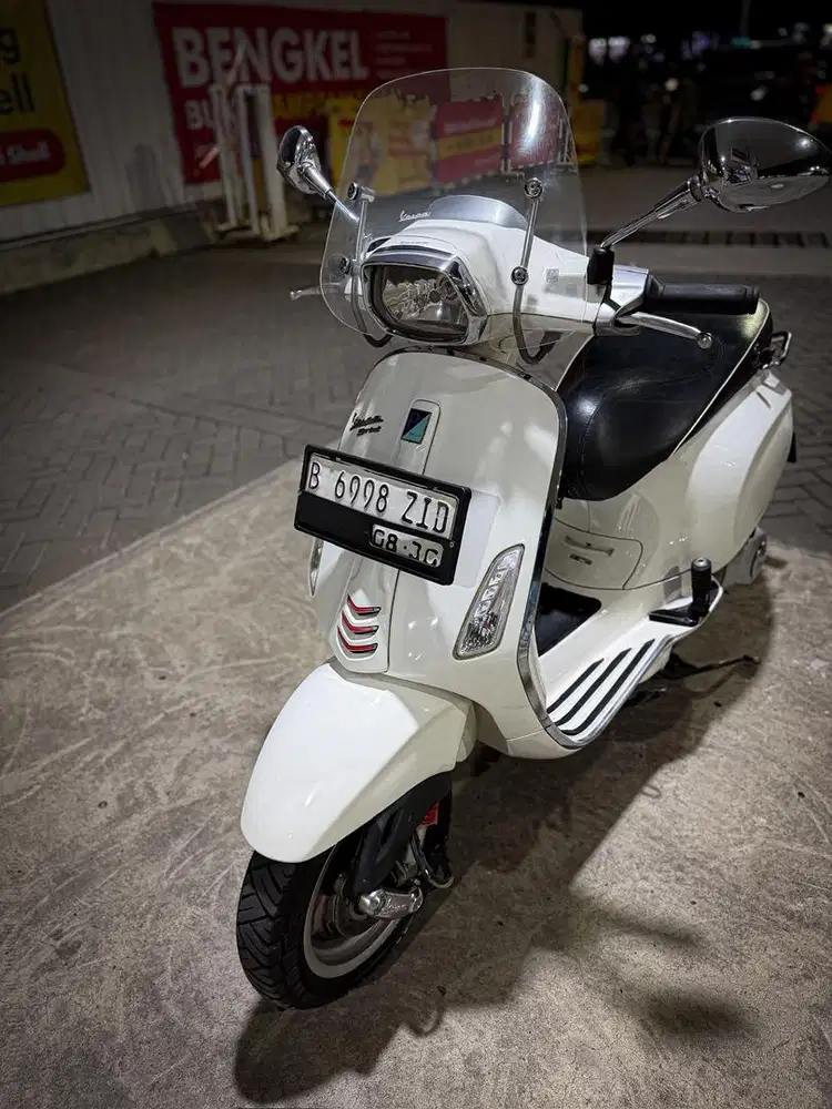 VESPA SPRINT 3V PUTIH FAVORITE MURAH