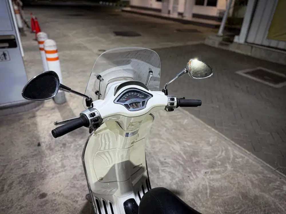 VESPA SPRINT 150 3V PUTIH FAVORITE MURAH