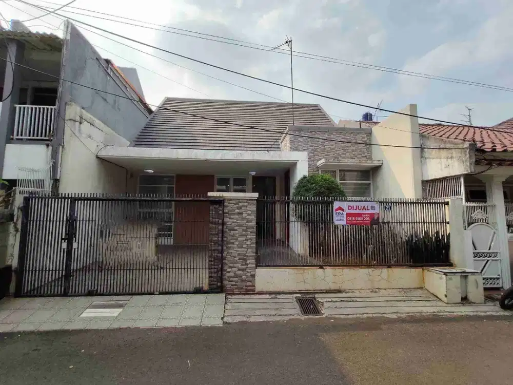 Jual rumah bagus siap huni di Rawamangun, harga di bawah pasaran.