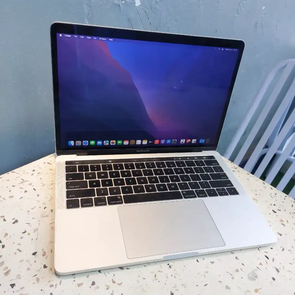 Macbook pro 2016 touchbar 512gb rusak