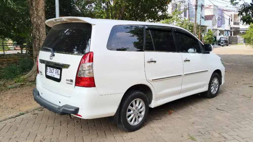 Innova 2.0 V Luxury