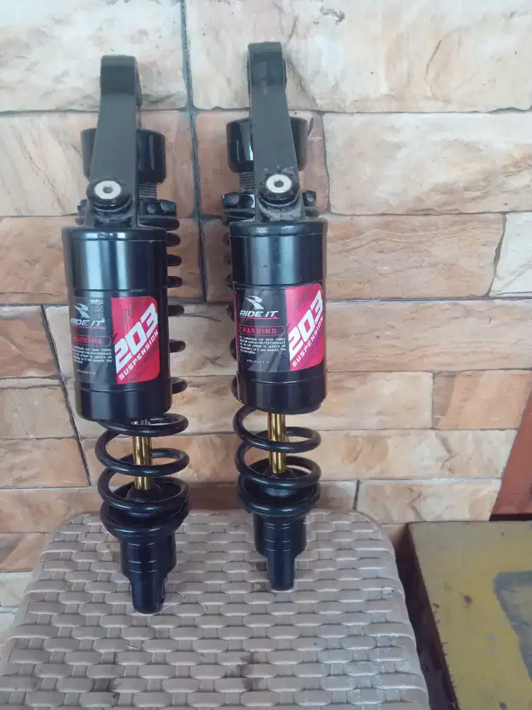 Sok blacker sepasang tabung