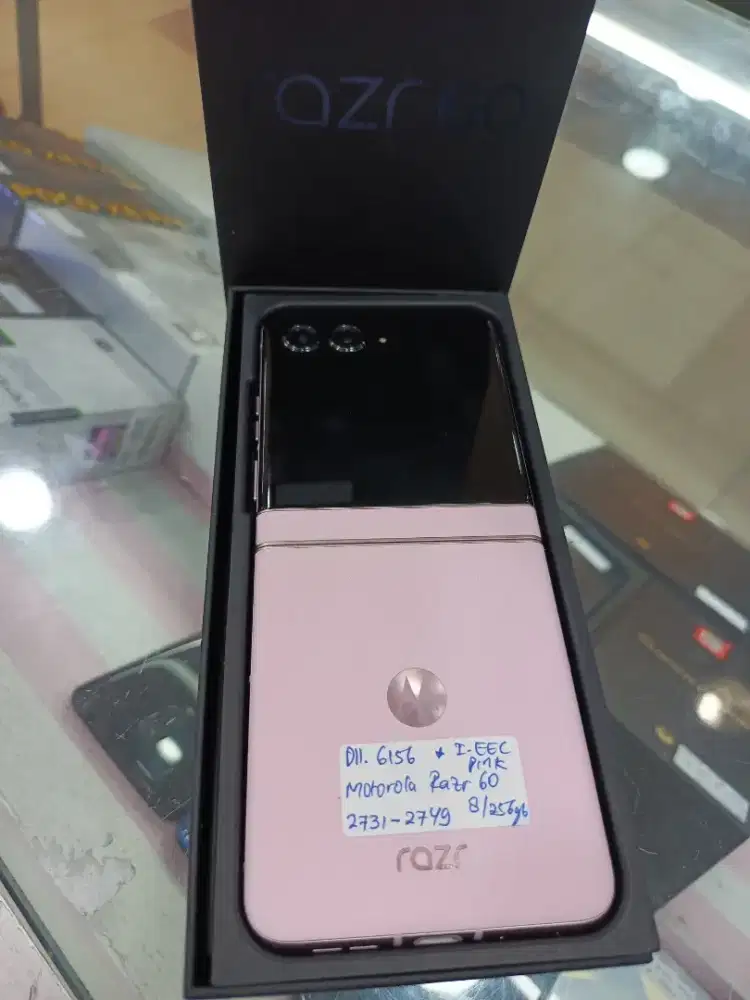 Motorola razr 60 8/256gb warna Pink second