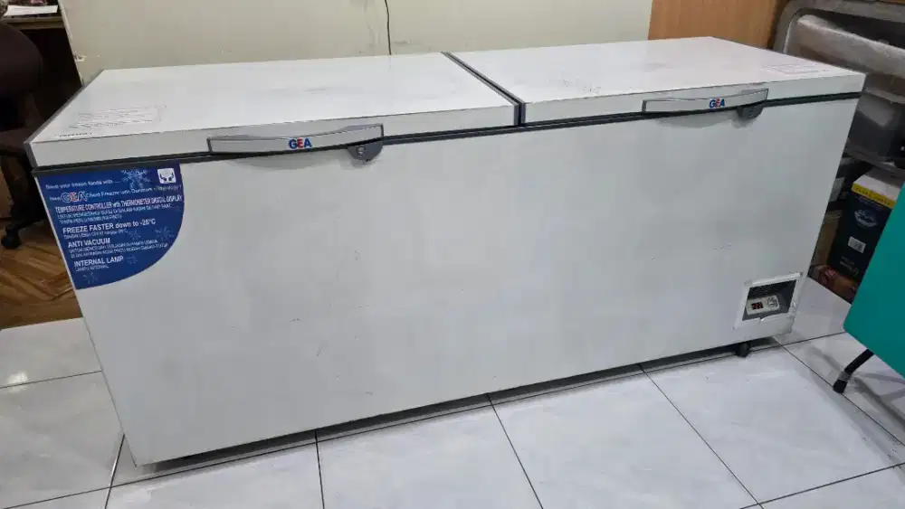 DIJUAL CEPAT!!! CHEST FREEZER GEA 2 PINTU SERI  AB 750 TX