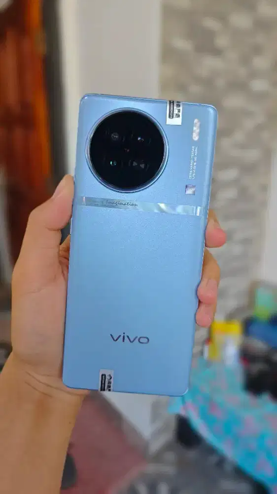 Vivo x90 like new