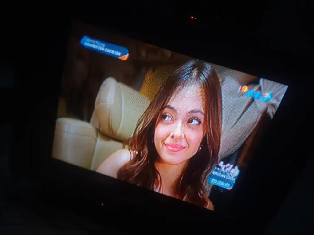 Di jual tv merk Sharp 21 in