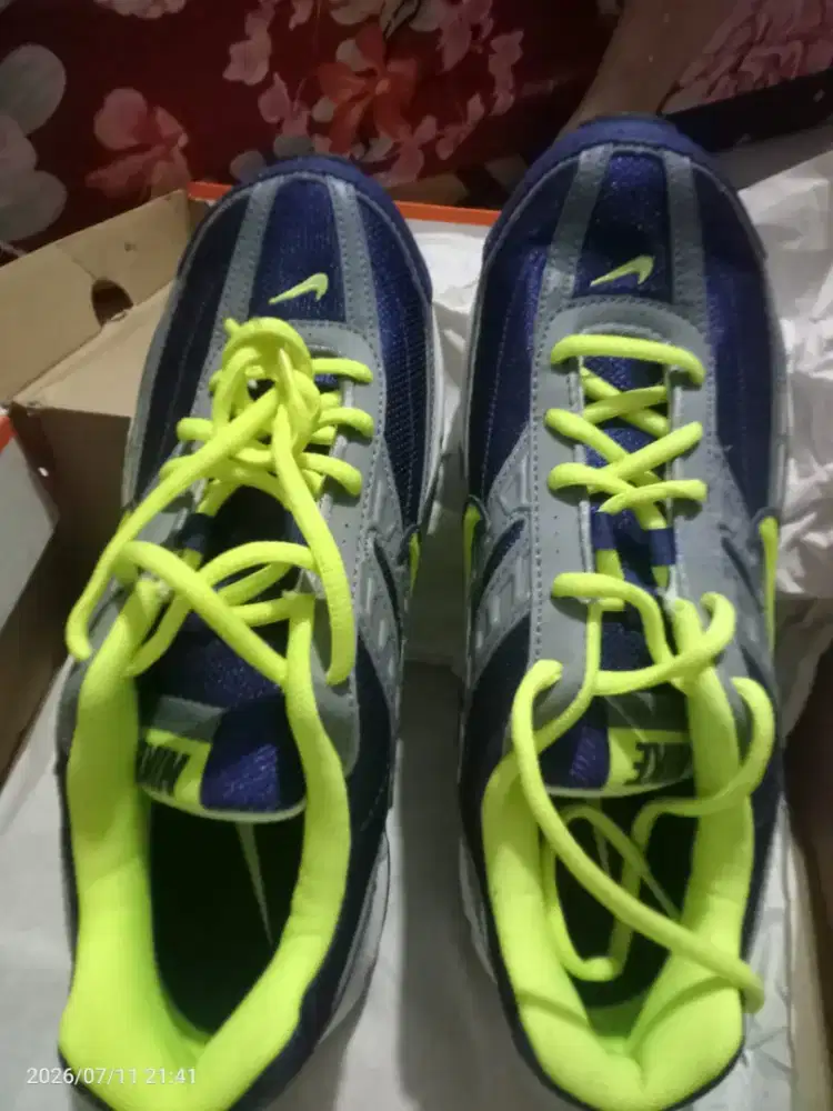Sepatu NIKE lengkap dengan kardus nya