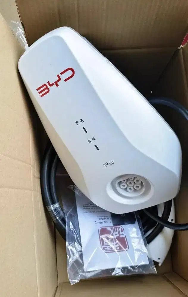 Charger Mobil Listrik BYD EV Wallcharger 7kW 32A Type 2 IP68 RFID 5M