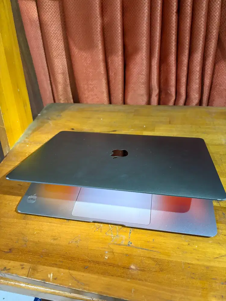 Macbook air m1 8/256 13” ex ibox