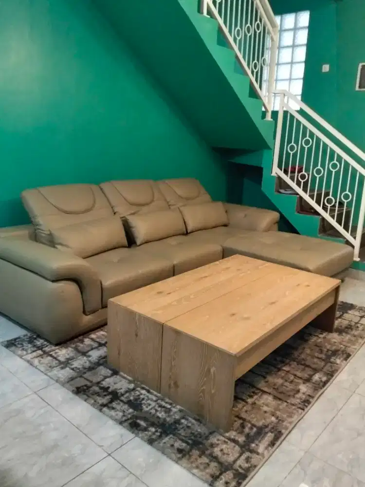 Di jual sofa 1 set dengan meja