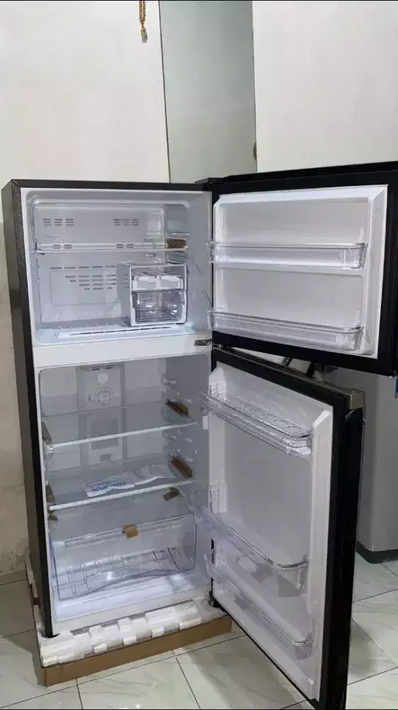 Kulkas Polytron 2 pintu