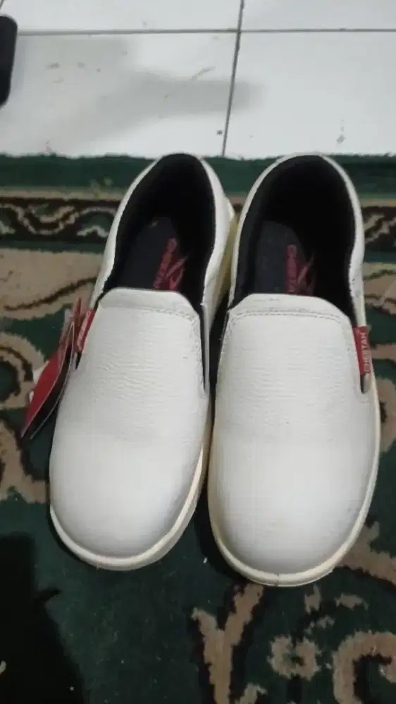 Sepatu safety cheatah