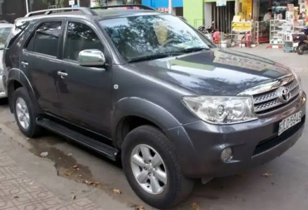 Fortuner automatic G Lux 2010
