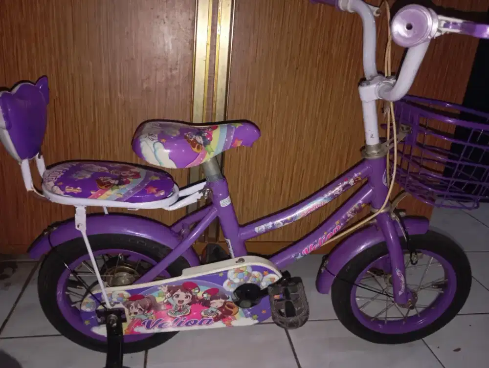 Sepeda anak ungu putih