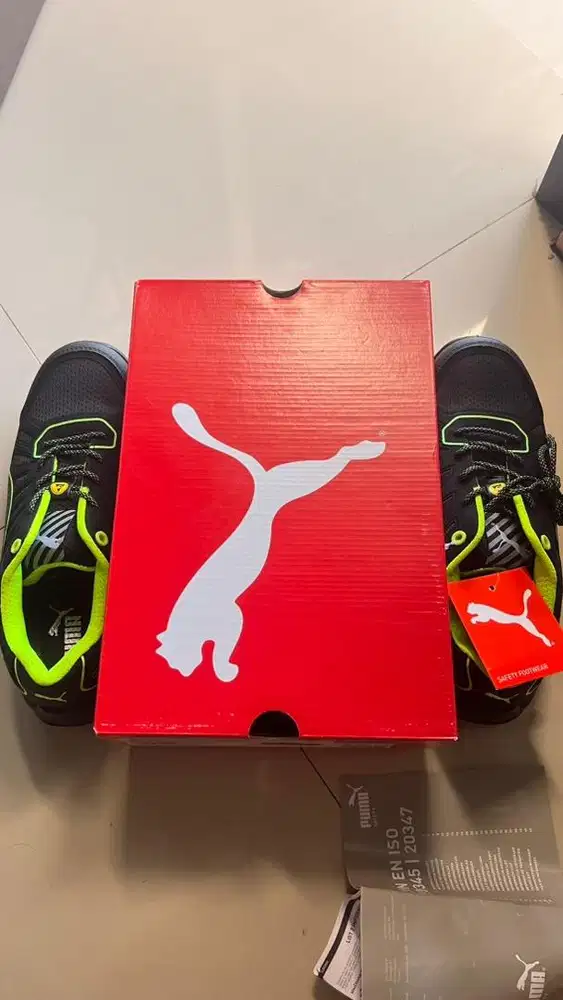 Sepatu safety puma