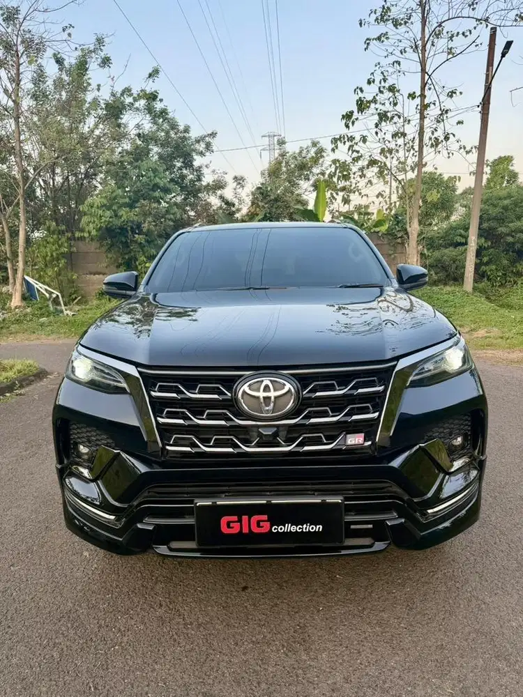 Istimewa Fortuner 2.8 GR 2023 Hitam