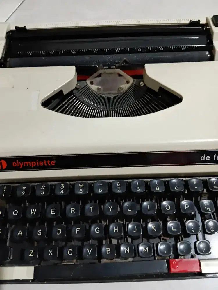 Old Type writer, mesin ketik kuno. Masih bisa berfungsi