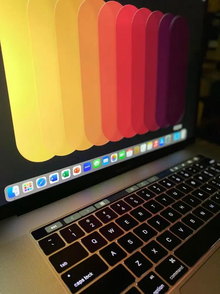 Macbook Pro Touchbar core i7 RAM 16GB