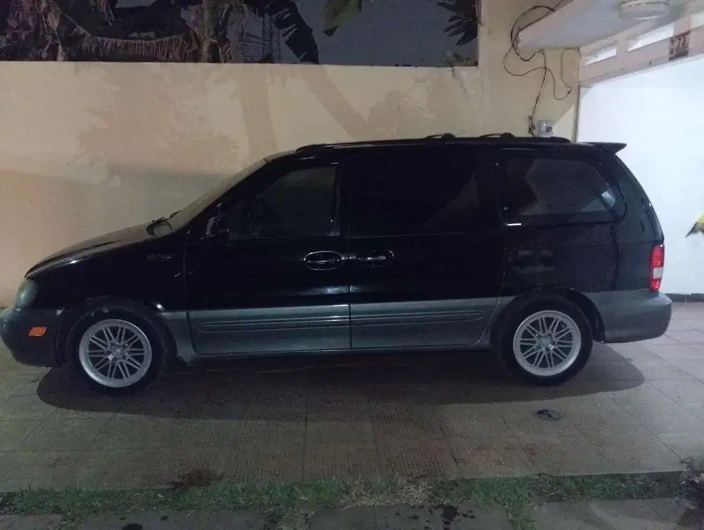 Kia Sedona 2004 Bensin