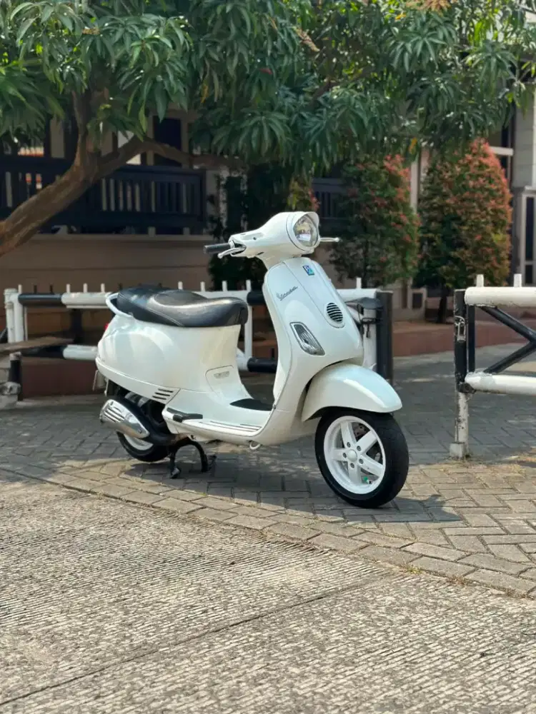VESPA LX 150 2V 2012 PUTIH MURAH