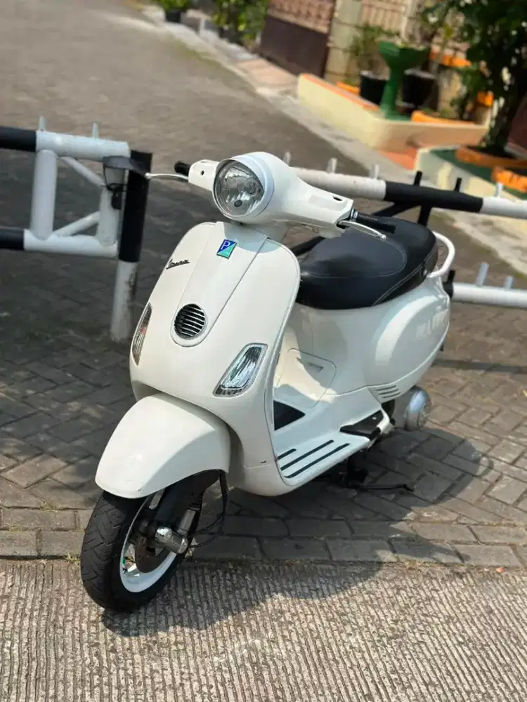 VESPA LX 150 2V 2012 PUTIH MURAH