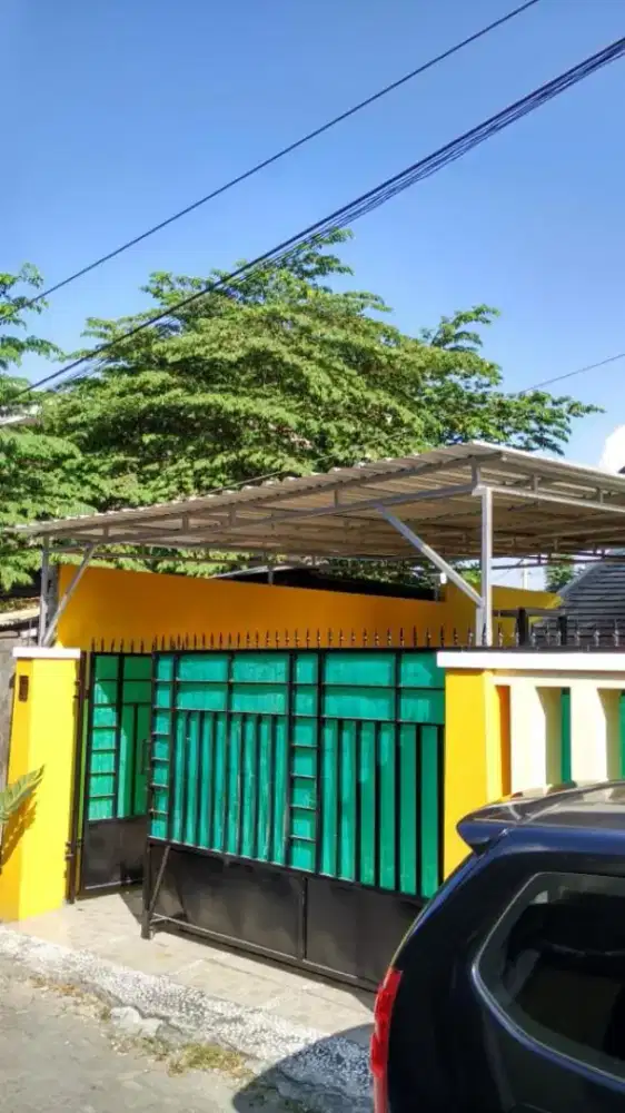 Disewakan rumah beserta isiannya dengan KM & KT 7kamar lokasi strategi
