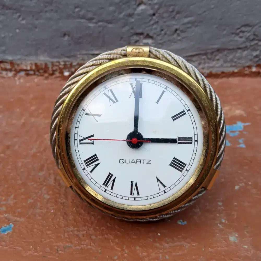 Jual aja pajangan jam Gucci antik