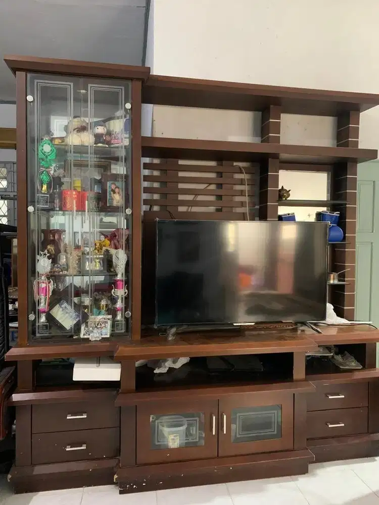 LEMARI TV BAHAN KAYU ASLI