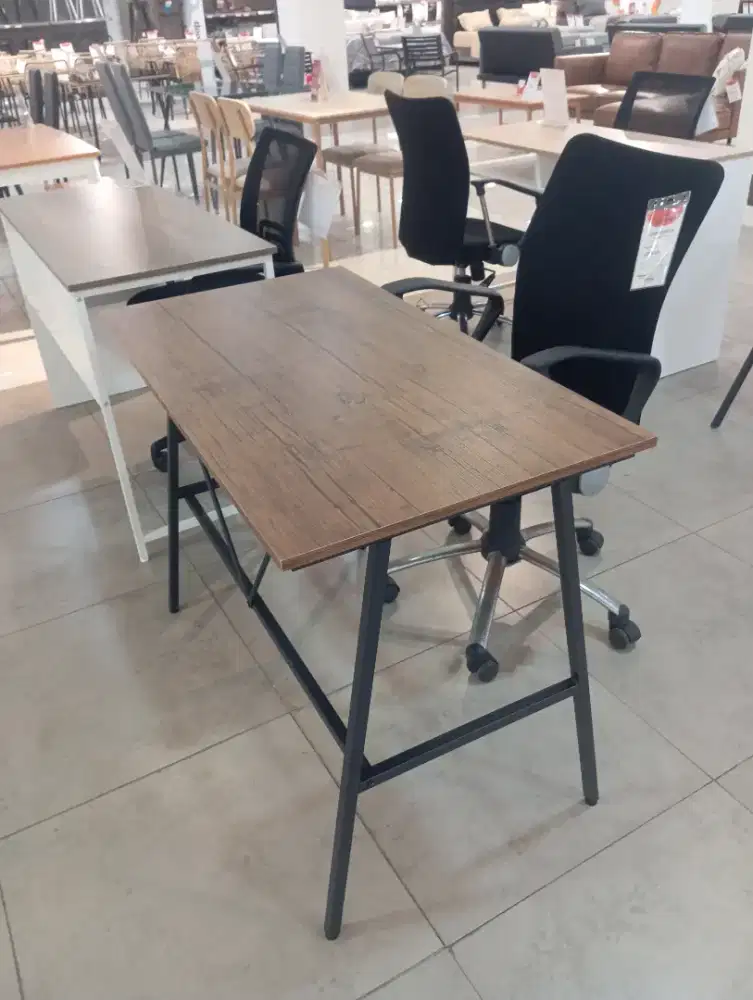 Meja kantor/meja belajar Jordan
