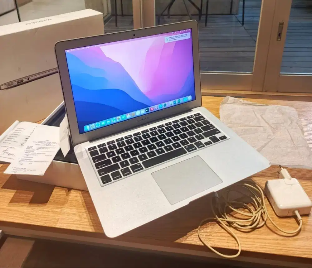 Macbook Ai4 13” A1466 2015 Core i5 8GB SSD128GB Ibox Full set ada dent