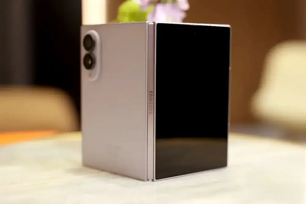 Samsung Z fold 8 12/512 BNIB SEIN !