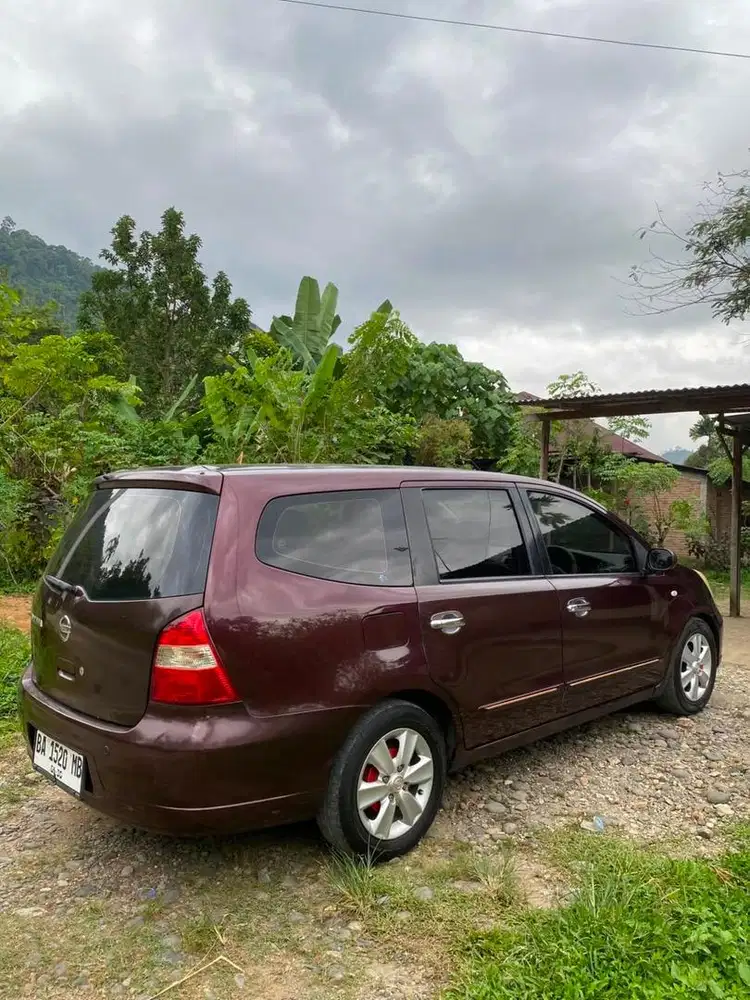 Grand livina XV 1.5 matic tahun 2011