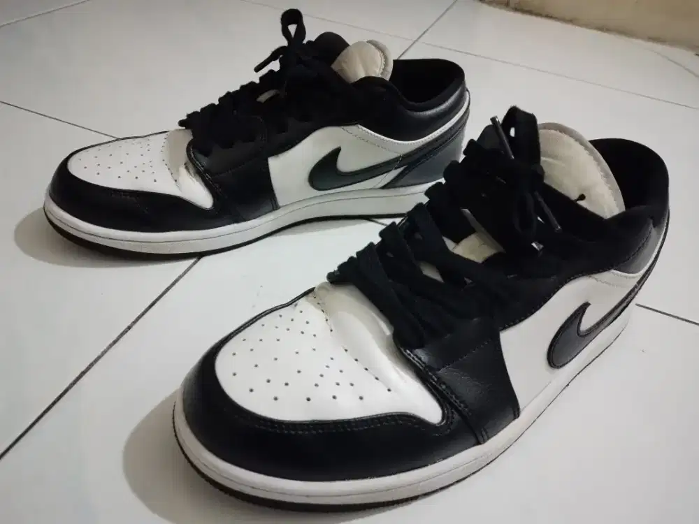 Dijual cepat sepatu nike low panda size 42 eur
