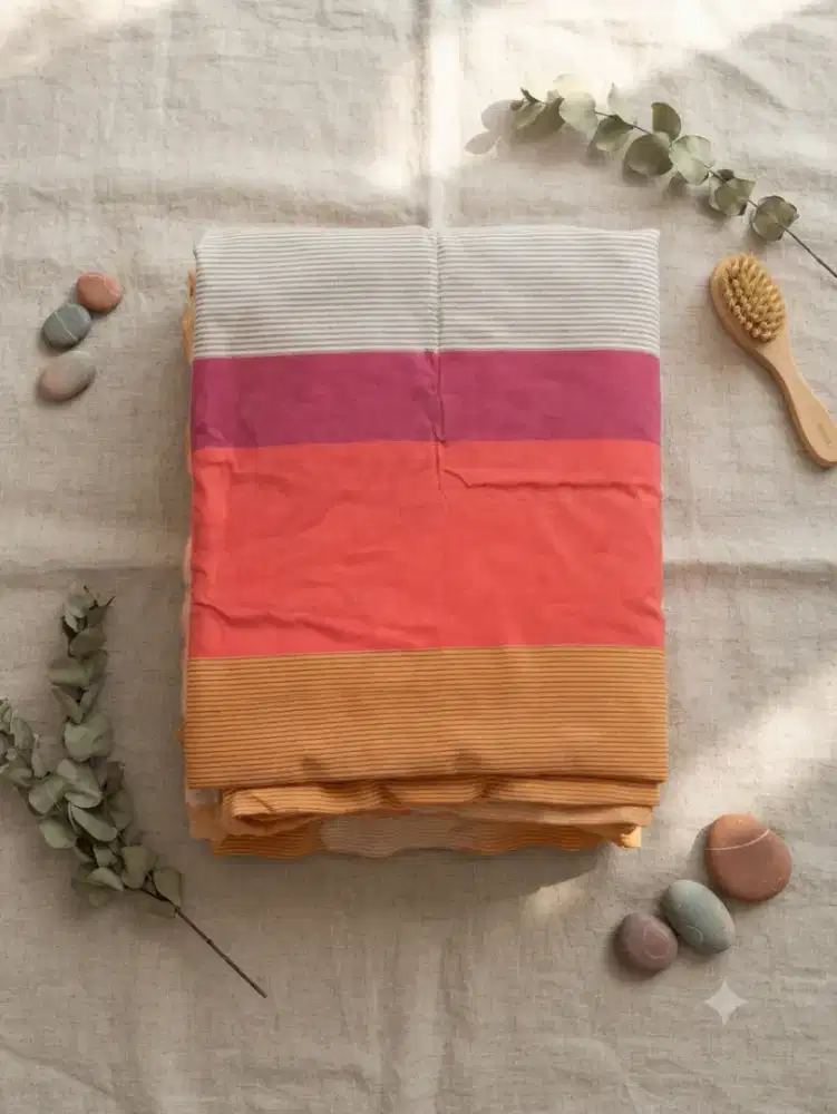 Bed Cover / Selimut Motif Garis Warna-Warni Bekas Layak Pakai